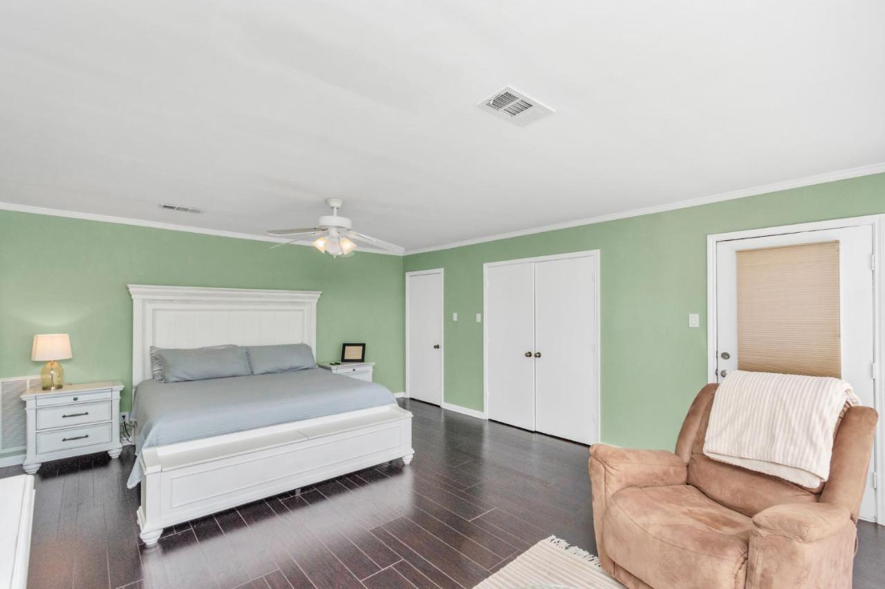 Beauty On The Water! Lake House Near The Beaches! Galveston Exterior foto